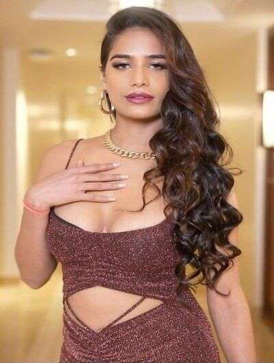 Poonam Pandey Golden (2024) OnlyFans Hot Video 150MB HDRip 720p